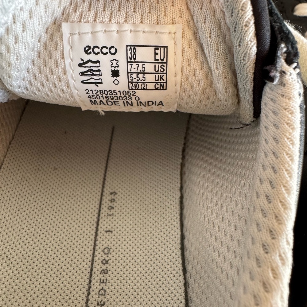 Ecco Black Retro Sneakers Women’s (38) - Picture 5 of 8